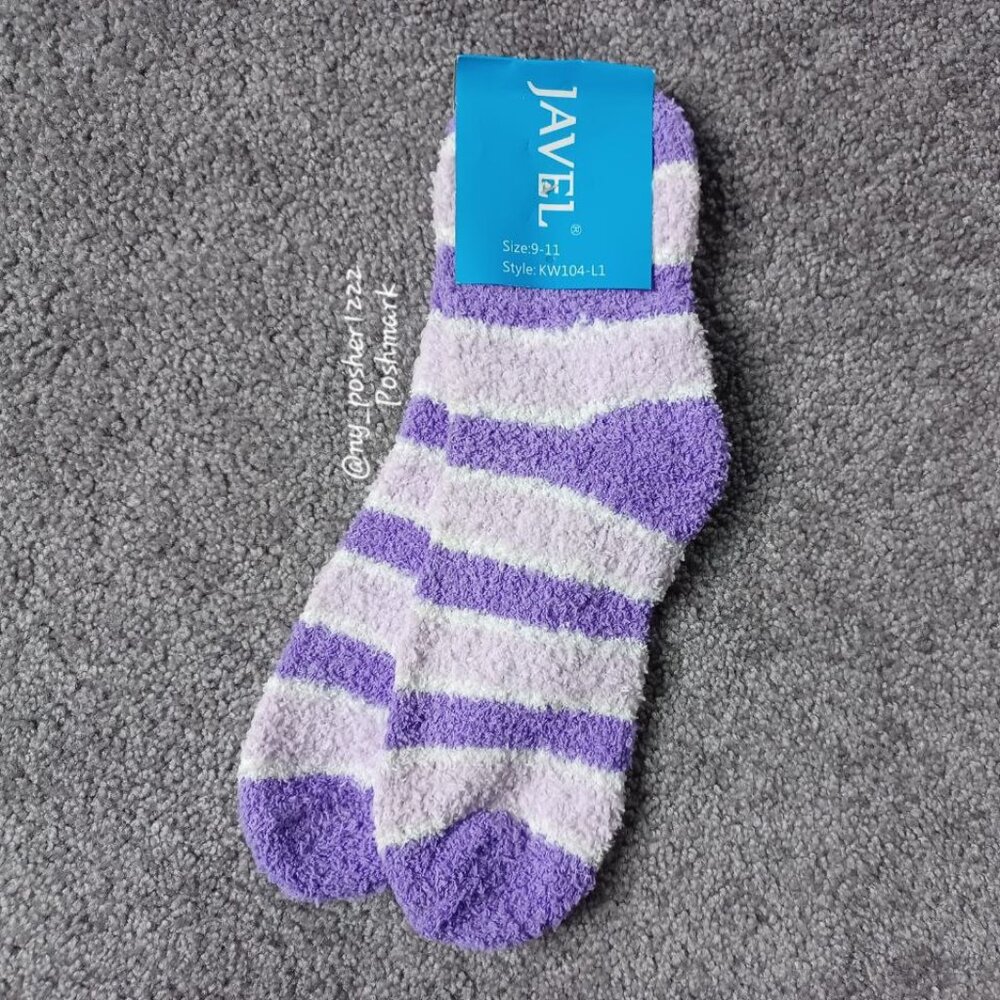 𝐉𝐀𝐕𝐄𝐋 Fuzzy Socks Size 9-11 🟣⚪